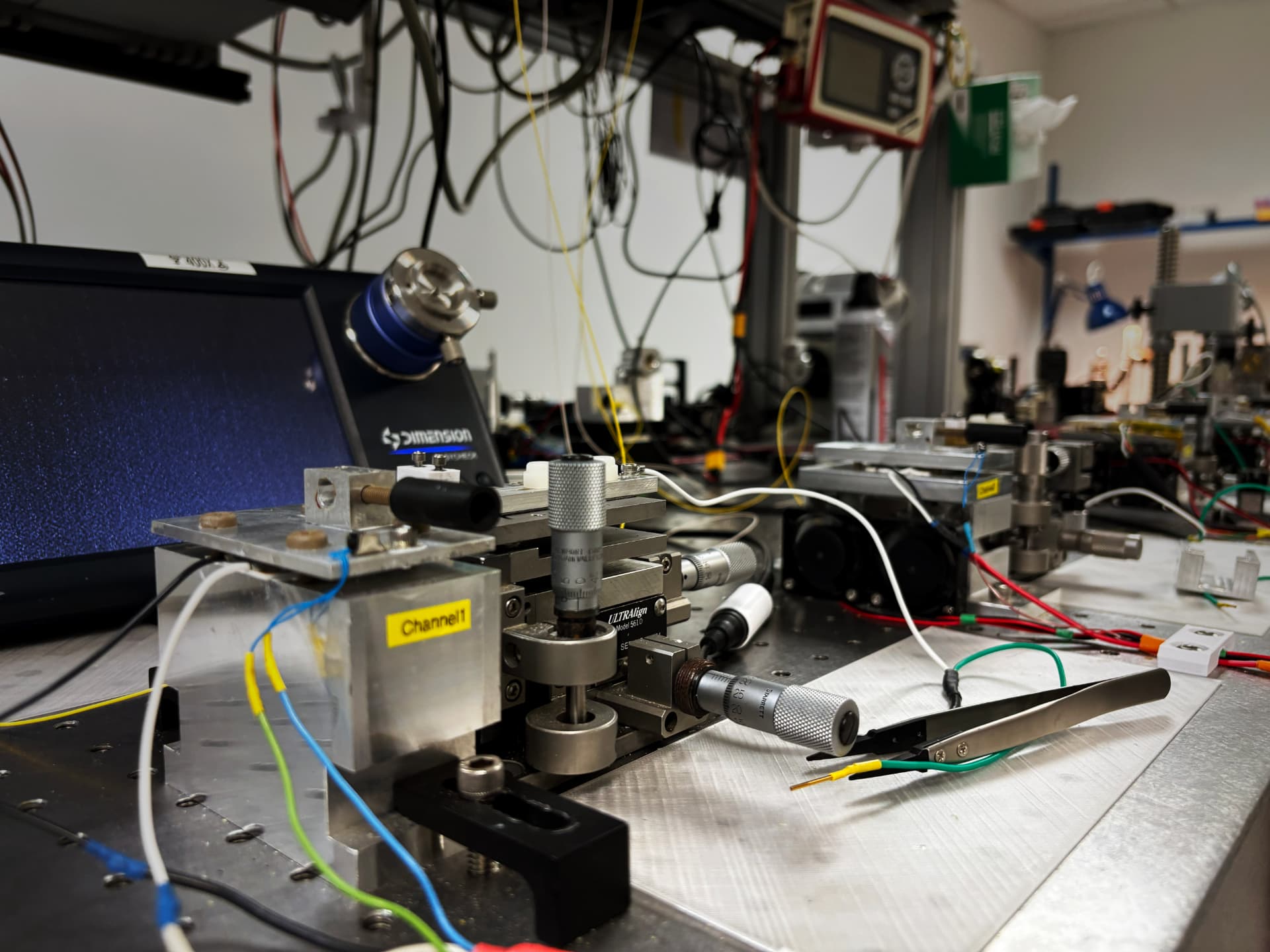 Precision fiber alignment station on an optical bench